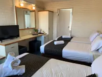 Crest Motor Inn Hotels in Queanbeyan West