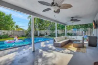 Boca Beauty - Stylish Home with Pool 3 Bedroom Home by RedAwning - Private Pools