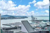 Amazing Harbour, Skytower & Rangitoto Views