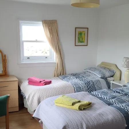 Charming Spacious Coastal Cottage Port Ellen Отели в г. Ислей