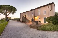Fattoria Camigliano, Luxury Farmhouse with Pool inside a Wine Estate -  case vacanza in affitto