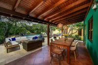 Secluded Villa with Pool3Min to Beachfree Utilities