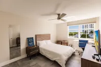 Uhost AI 3Br Condo Stunning Water Views - Pysäköinti