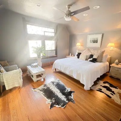 Off Broadway B & B Hotels near Trve Brewing