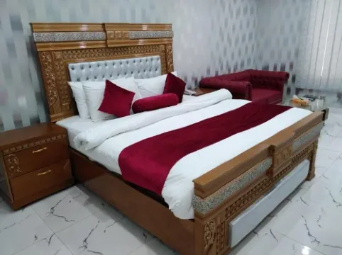The Rich Hotel