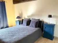 Domaine du Cellier de la Couronne Hotels in Bethon