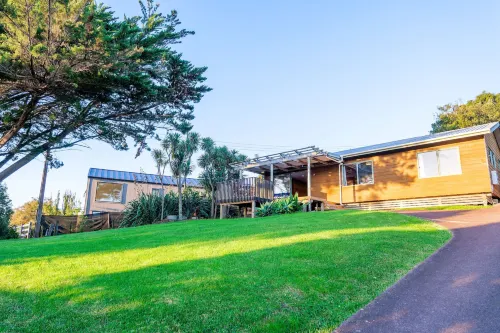 Moa Cottage in Oneroa Village