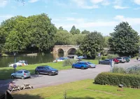 Shillingford Bridge Hotel - Park Yeri
