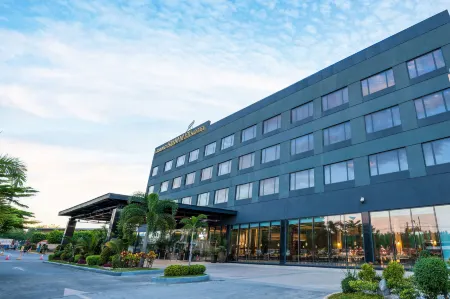 Grand Summit Hotel General Santos Отели рядом с достопримечательностью «Tropicana Beach Resort»
