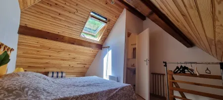 Bright apartment, quiet, 5 min from the center, 2 bedrooms, 4/5p, balcony, parking