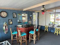 1-Bedroom Cottage and Private Boat Dock on Deepwater Canal Close to the Springs