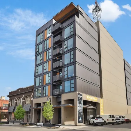 Spacious Urban Luxury Living with Free Parking