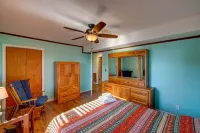 Surf Chalet w/ hot tub and kayaks