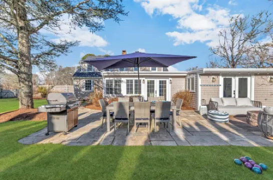 The Cape Codder: Large Yard, Steps to Town & Beach