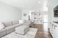 Modern and cozy family home with 3 bedrooms Hotels in Chubbuck