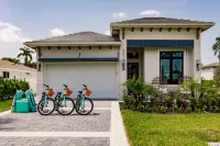 Naples Orange Blossom Oasis Luxury Beach Home 4/3 Hotels near New Balance Naples