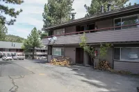 Ground Floor Retreat with Pool and Jacuzzi Access - Charming Cozy Hotels near Crowley Lake Park