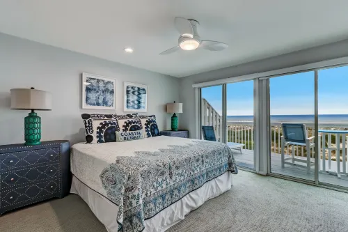 Oceanfront View and Multi-Level Living - Spacious Beach Haven Hotels in Nassau County
