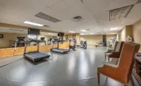 Resort property, corner one bedroom, pool, steps to skiing and golf, enjoy SV413B/C - 2 étoiles