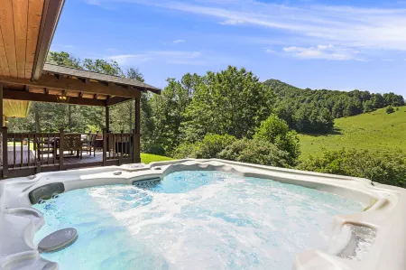 Mountain Views and Bubbling Hot Tub - Charming Multi-Family Retreat