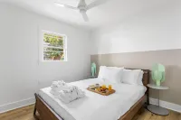 Modern Amenities and Steps from Park Circle Attractions - Tranquil Retreat Hotels in North Charleston
