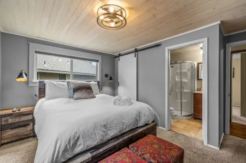 Private Hot Tub and Kids Foosball Table - Charming Tranquil Retreat Hotels in Sunriver