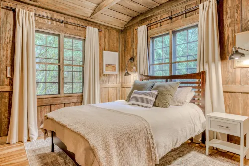 Hygge Cabin on the River Hoteles en Rhododendron