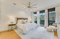 Negative Edge Pool and Stunning Dock - Exquisite Lakefront Retreat