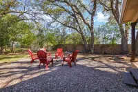 Game Room, Private Bunk Alcove and Fenced Backyard - Charming Retreat