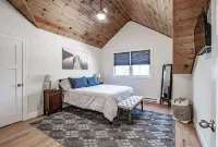 Sebago, newer construction, lake access, AC, 3bd2.5bth, Long Beach neighborhood