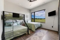 Amazing Views and Hot Tub - Exquisite Luxury Retreat