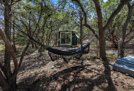 Tranquil Oasis with Cowboy Pool and Yoga Studio - Enchanting Retreat Отели рядом с достопримечательностью «Cranes Mill Marina»