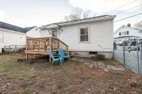 Old Orchard Beach Retreat | 2BD Cottage Hotels in Old Orchard Beach