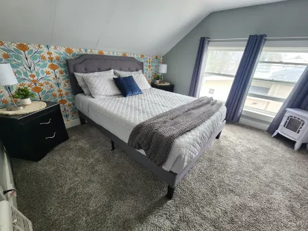 Fire Pit, Office, and Fully Stocked Kitchen - Spacious Family Haven