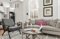 Close to Attractions and Trendy Coffeehouse - Bright Cheerful Oasis