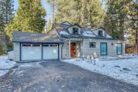 Cozy & contemporary, family-friendly home w/ free WiFi & a private washer/dryer
