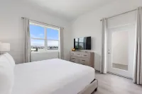 Private Pool and Spacious Living Areas - Tranquil Townhouse Retreat Hotels in Loughman