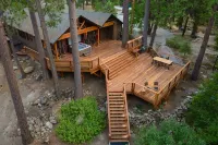 Charming Cabin with Spa and Amazing Pine Views - Inviting Getaway