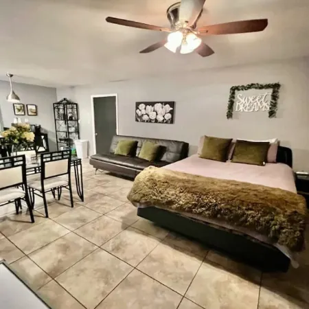 Premium Studio A w/private yard