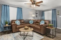 Tranquil Haven Near Downtown Attractions - Stylish Cozy Retreat Hoteles en Municipio de Fondulac