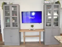 NEW Charming Walk to beach 2-bedroom Coastal Home Hotels in Hull