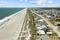 Attractive, oceanfront house with beach access, deck, grill, & AC - near dining Hotels in Lockwoods Folly