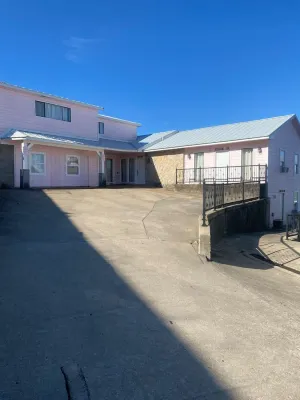 Studio C Sleep 6- Bachelor/Bachelorette Parties!