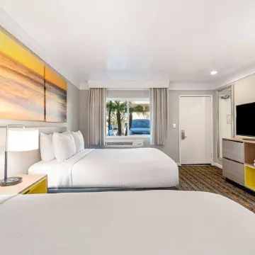 Days Inn by Wyndham San Diego Hotel Circle Отели рядом с достопримечательностью «Пляж Мишен-Бич»