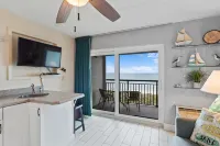Spectacular Ocean View and Inviting Balcony - Charming Coastal Retreat Hotels in Crescent Beach