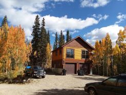 High-alpine private retreat 2-bedroom house in cozy Alma, close to Breckenridge