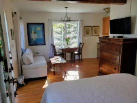 Charming Guesthouse Studio To  Elegant 1920s Spanish Home