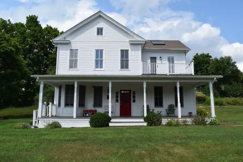 Luxury Barn Retreat . Year-Round Scenic “Park Like”Paradise.