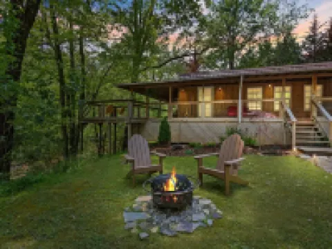 Cozy Creekside Cabin w/ Private Outdoor Sauna and Covered Deck Overlooking Creek Hotels in Laurel Fork