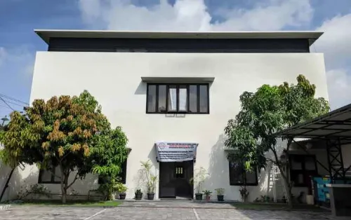 Pucuk Matahari Family Guesthouse Hotels in Colomadu